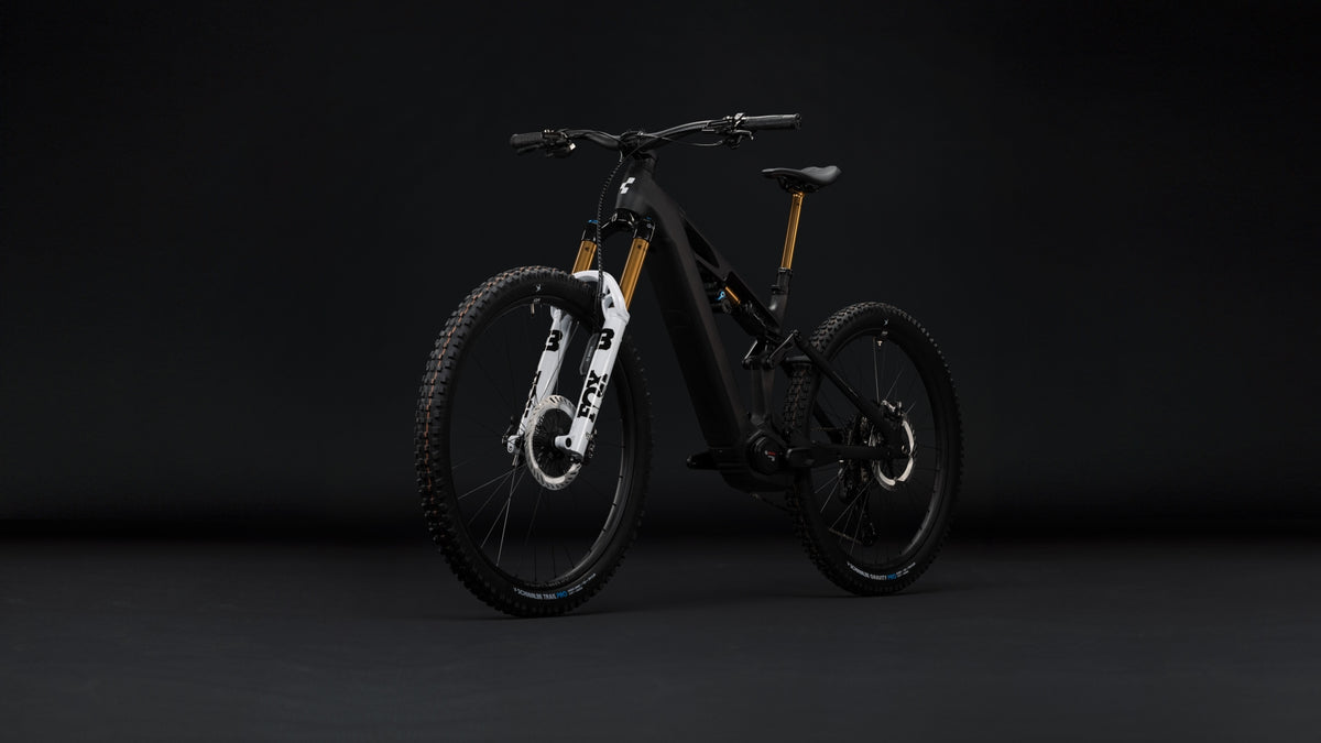 Cube Stereo Hybrid ONE77 HPC AT 800  carbon´n´white (2027)