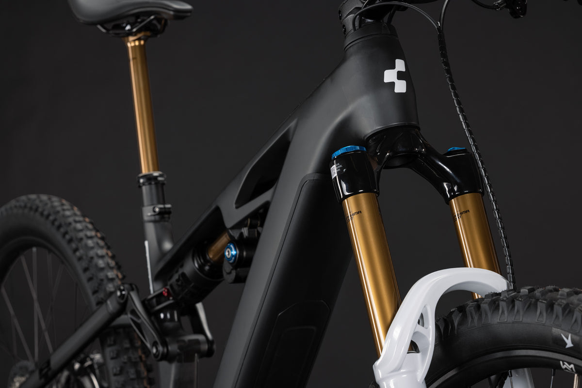 Cube Stereo Hybrid ONE77 HPC AT 800  carbon´n´white (2027)