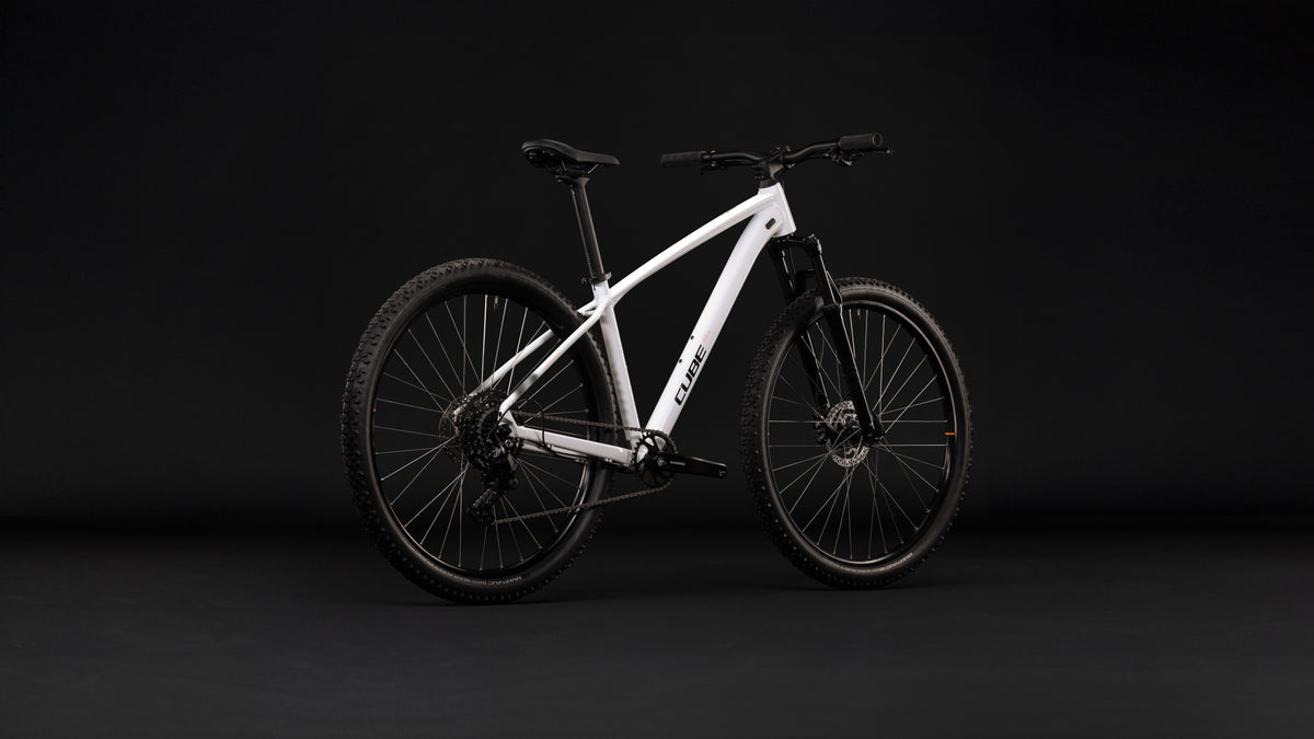 Cube Aim ONE  metallicwhite´n´black (2027)