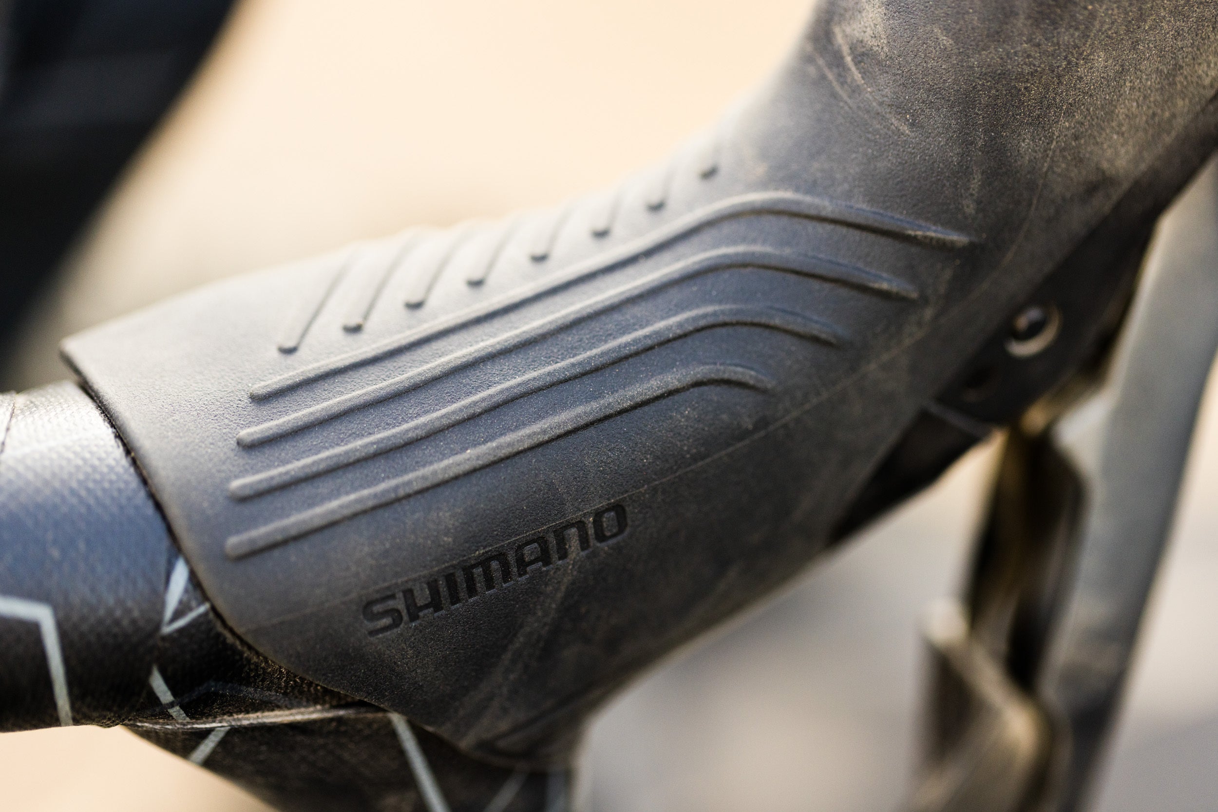 Shimano GRX ST-RX820/BR-RX820 Scheibenbremsset Hinten Flat Mount 12-fach grau/schwarz